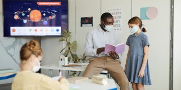 The Impact of AI on College Curriculum: Preparing for the Future - Cover Image