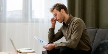 Avoid These 7 Common Financial Mistakes: US Finance Tips - Cover Image