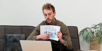 Finance Tips: The Ultimate Guide to Budgeting for Beginners in the US - Cover Image